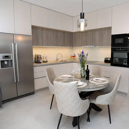 Apartment New Luxury Air-conditioned Apartment, With Jacuzzi, Free Parking And Gardens Pula